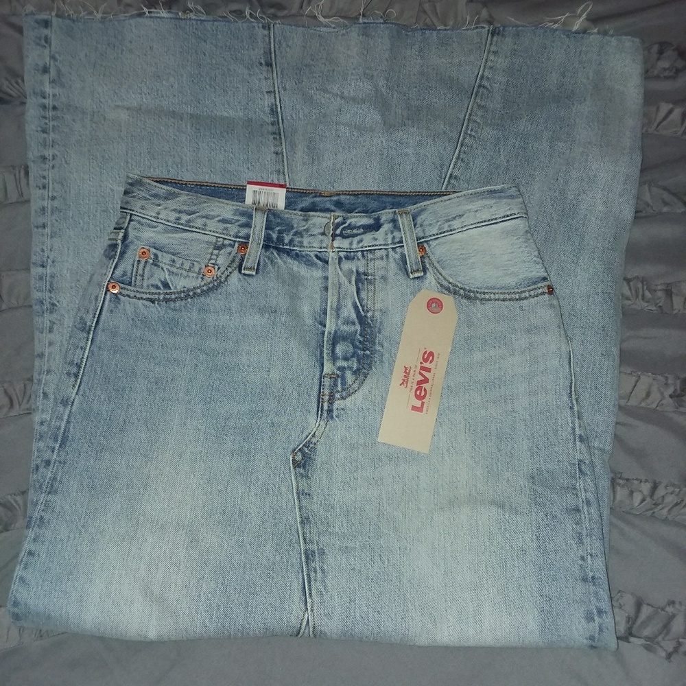 °Levi Light Wash Denim Skirt°